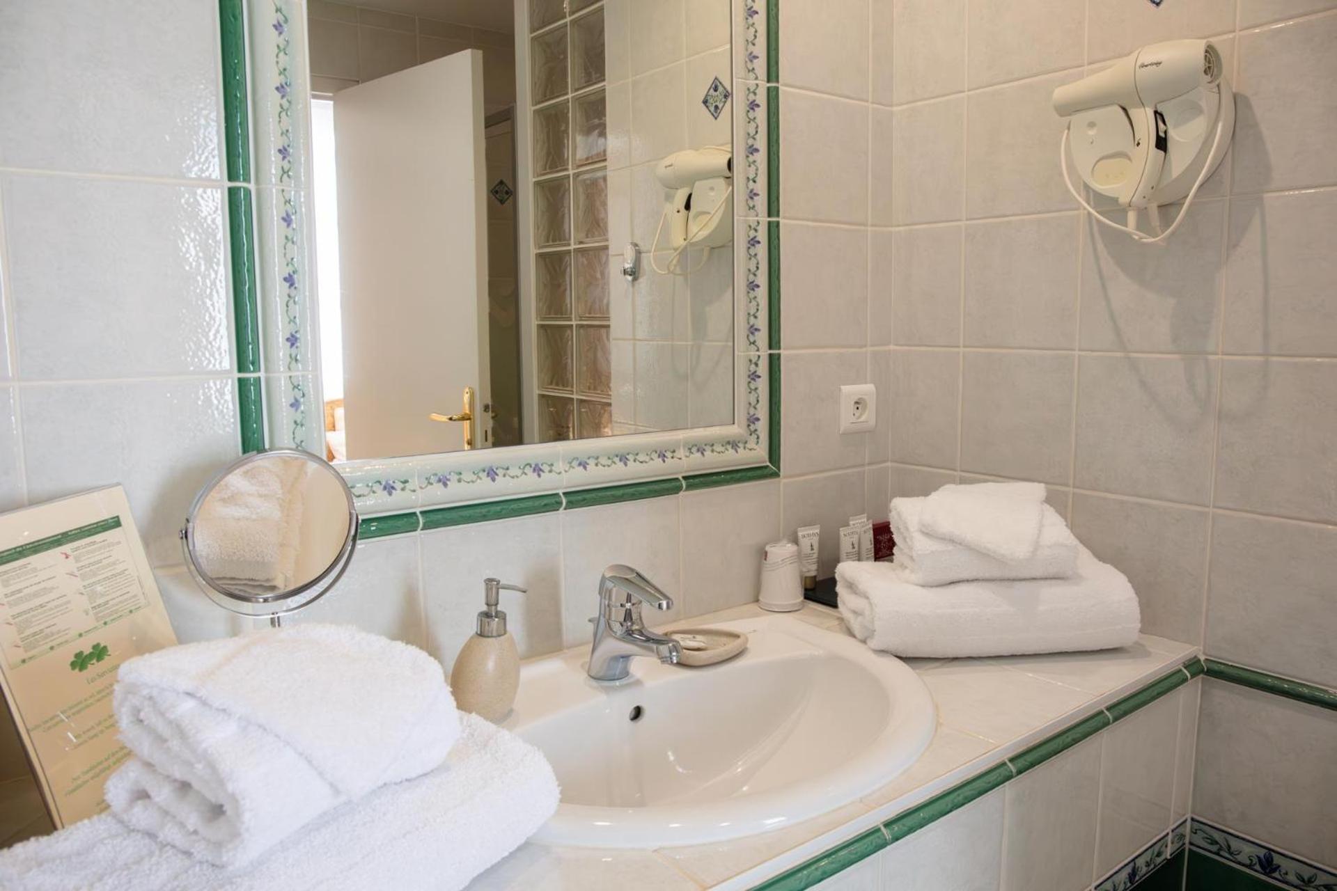 L'Aubiniere Hotel Restaurant & Spa Saint-Ouen-les-Vignes Dış mekan fotoğraf