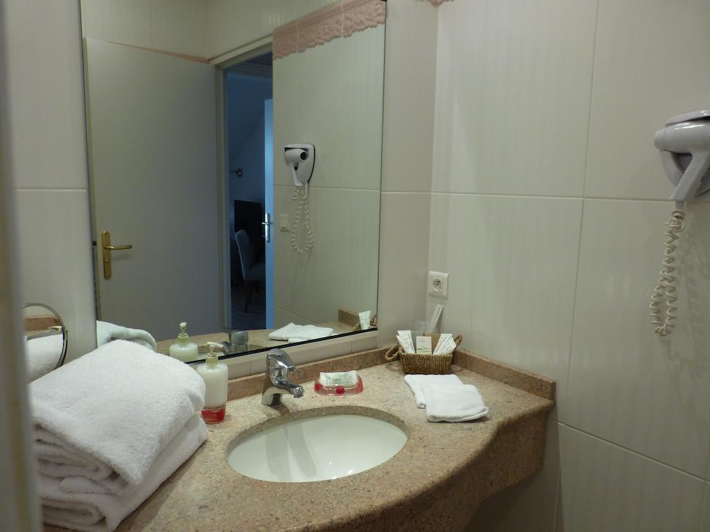 L'Aubiniere Hotel Restaurant & Spa Saint-Ouen-les-Vignes Oda fotoğraf